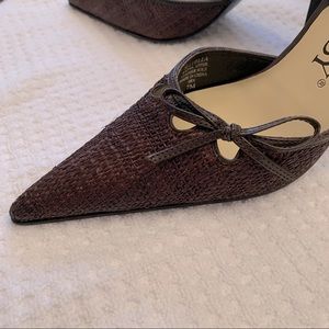 SAM & LIBBY Brown slug back pump